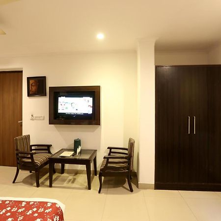 Airport Hotel Chanakya Delhi Nova Deli Exterior foto