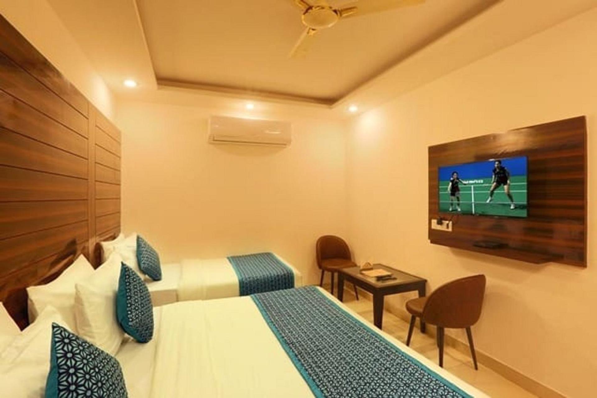 Airport Hotel Chanakya Delhi Nova Deli Exterior foto