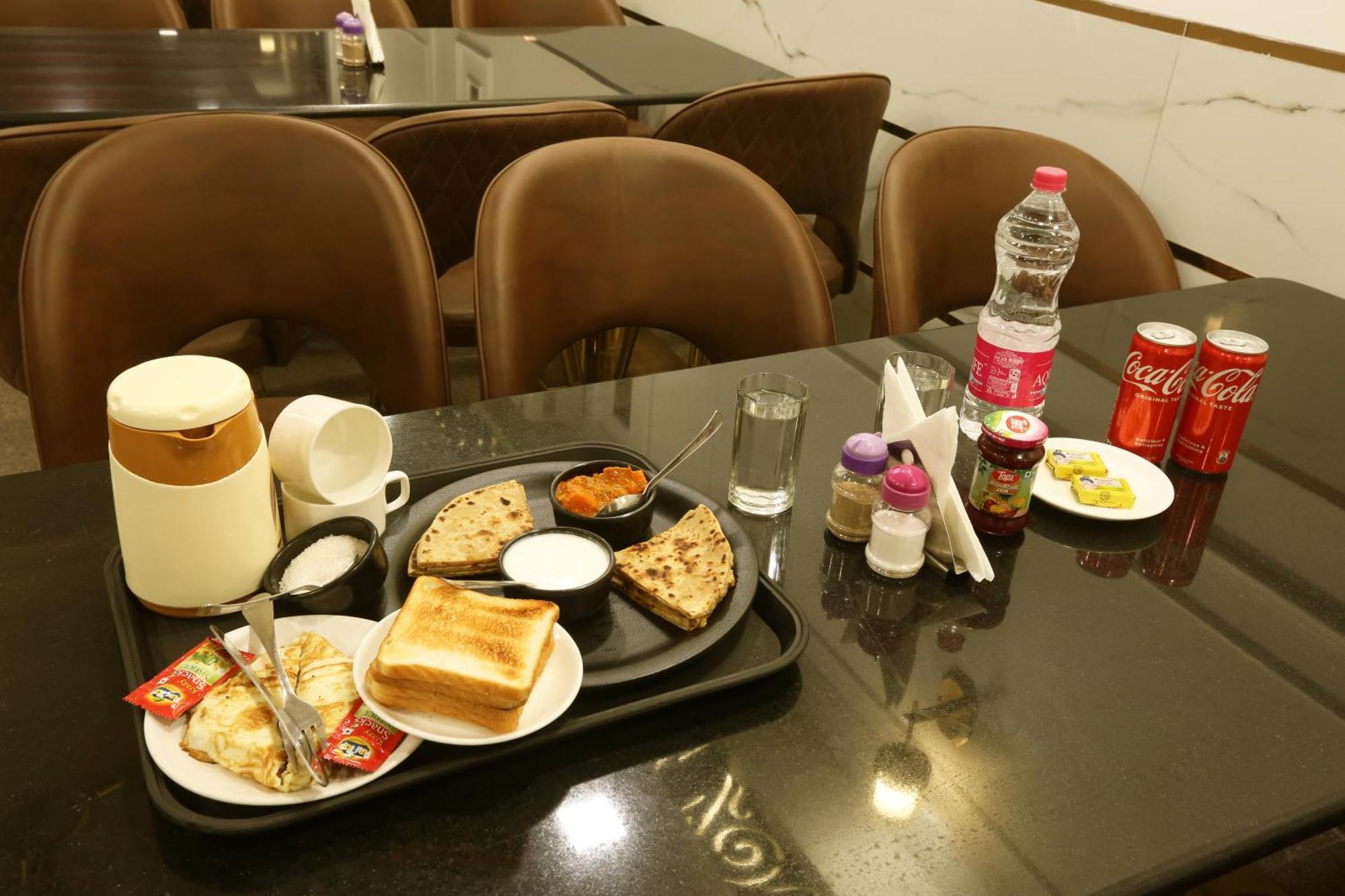 Airport Hotel Chanakya Delhi Nova Deli Exterior foto