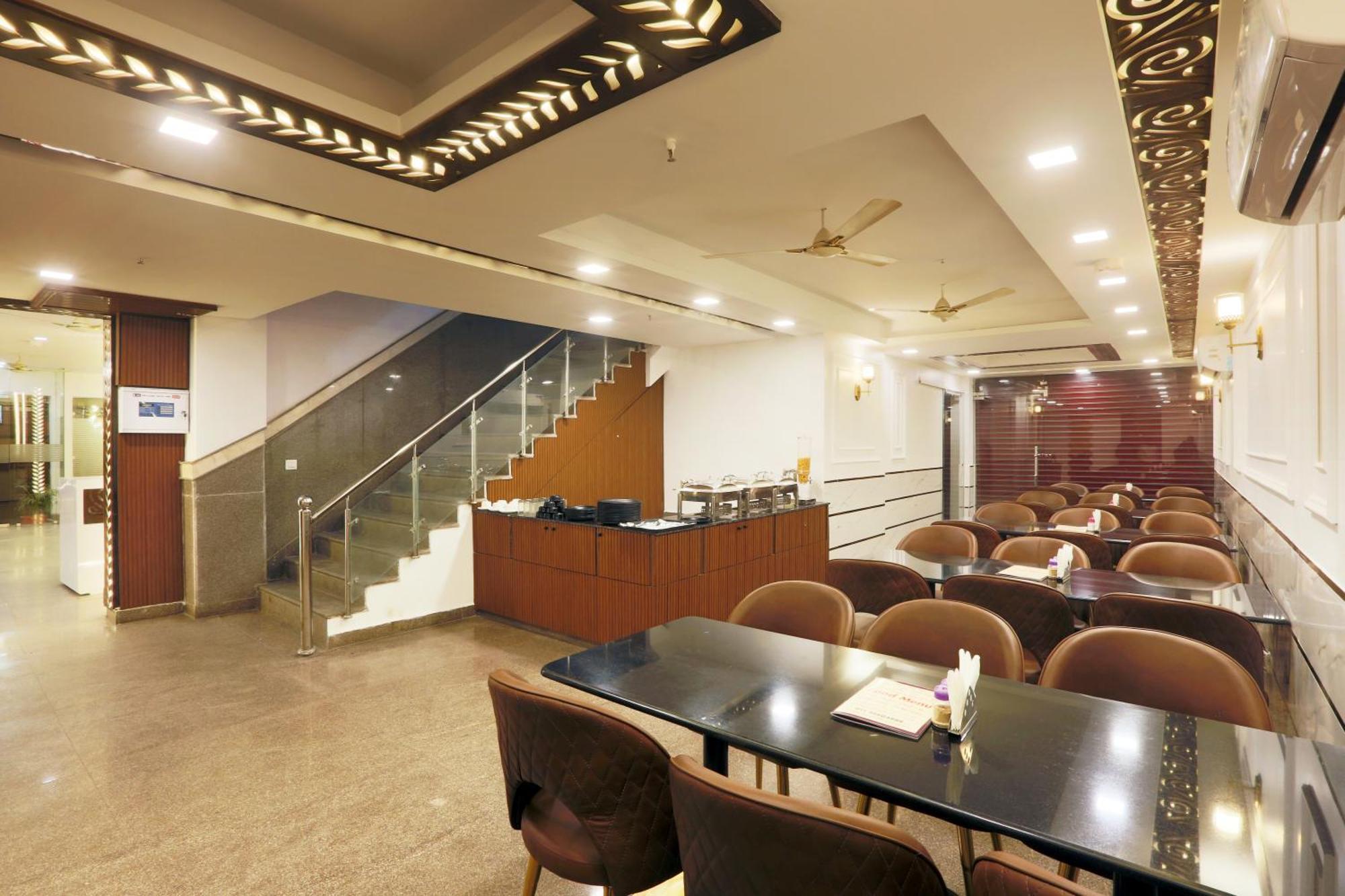 Airport Hotel Chanakya Delhi Nova Deli Exterior foto